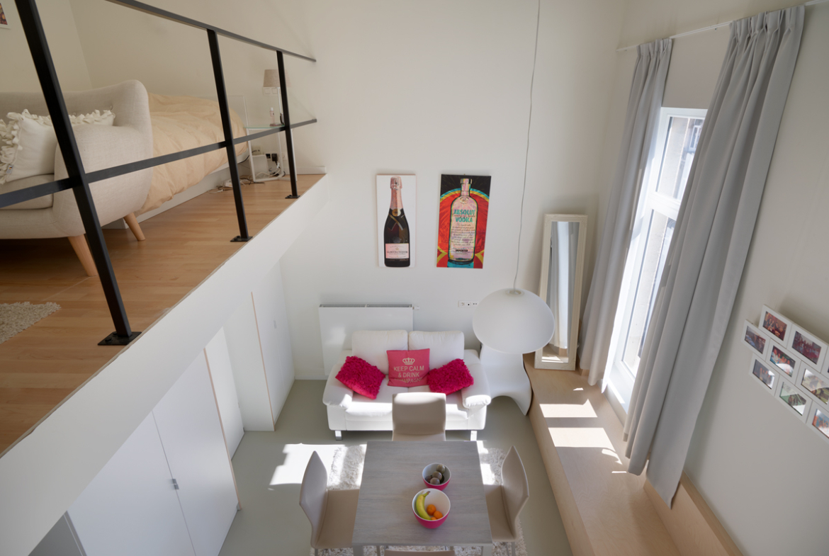 DE BOND Studio Mezzanine